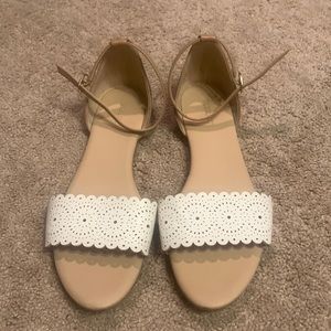 Old Navy sandals, size 9. Like new.